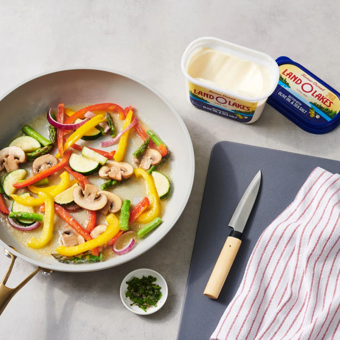 Land O Lakes Butter with Olive Oil & Sea Salt, Spreadable, 13 oz Tub - Image 6