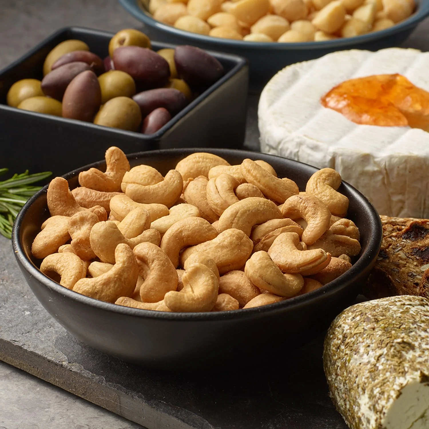 Member's Mark Lightly Salted Whole Cashews, 33 oz. - Image 4