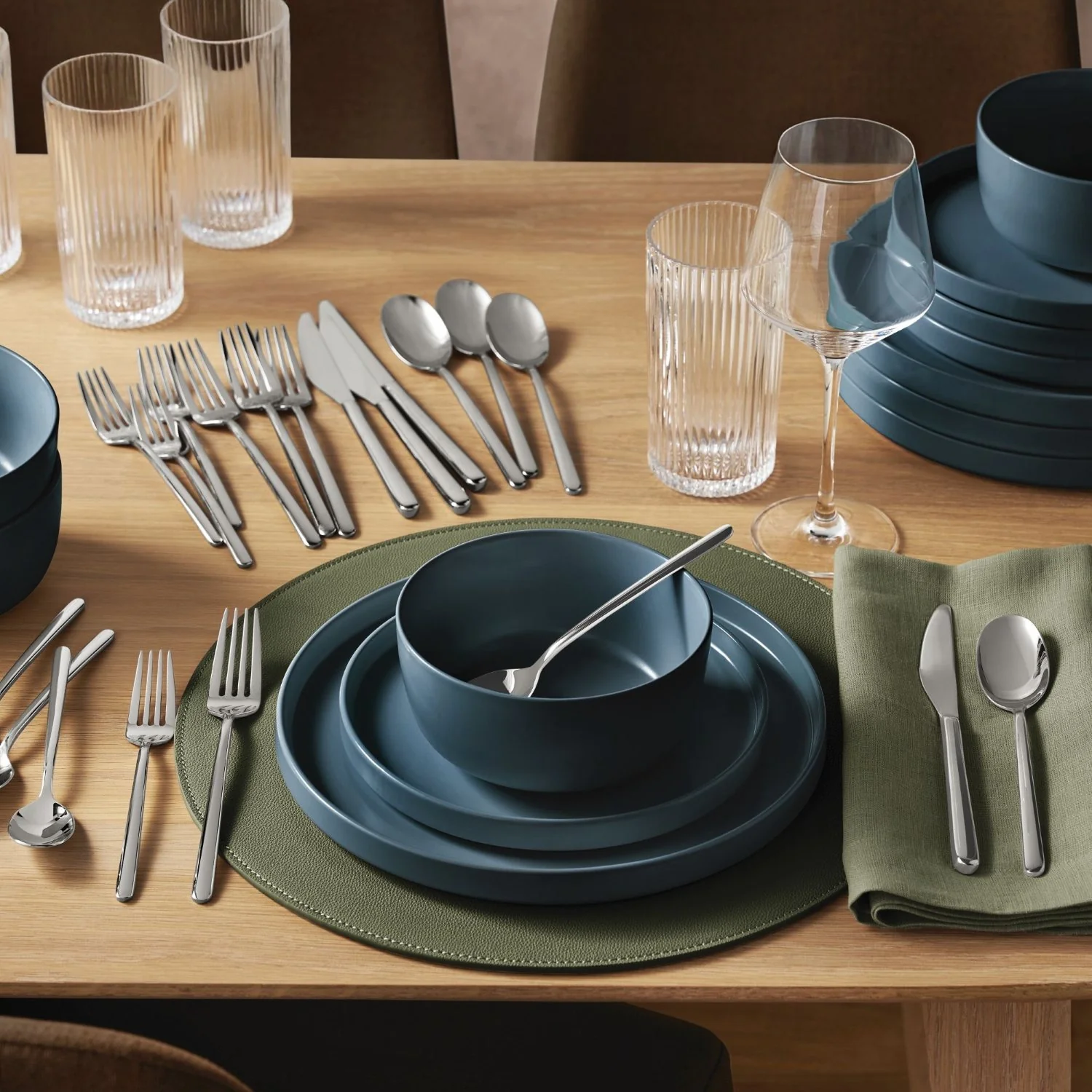 Member's Mark Premium 20-Piece 18/10 Stainless Steel Modern Flatware Set, Assorted Finishes - Image 12