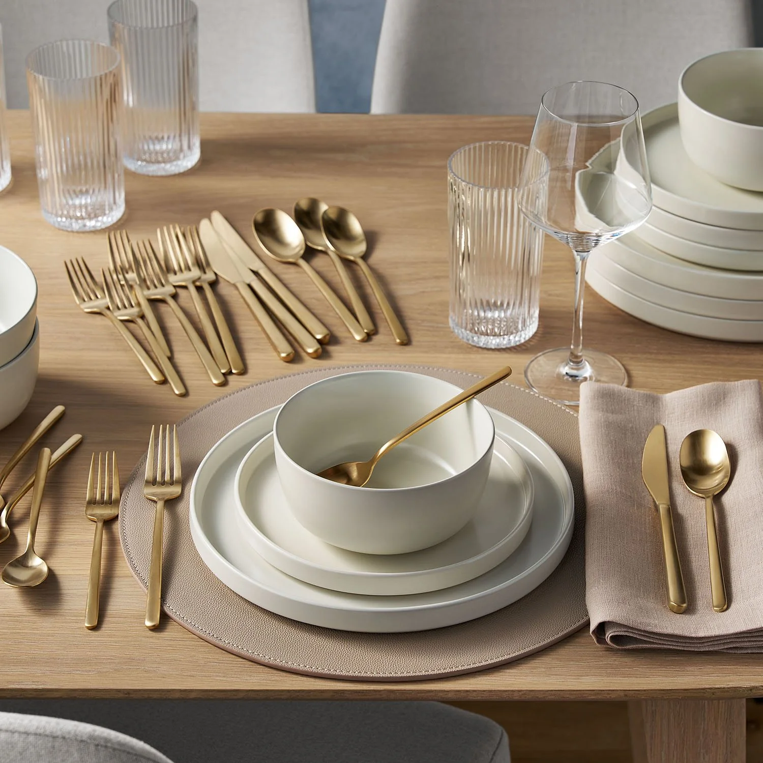 Member's Mark Premium 20-Piece 18/10 Stainless Steel Modern Flatware Set, Assorted Finishes - Image 5